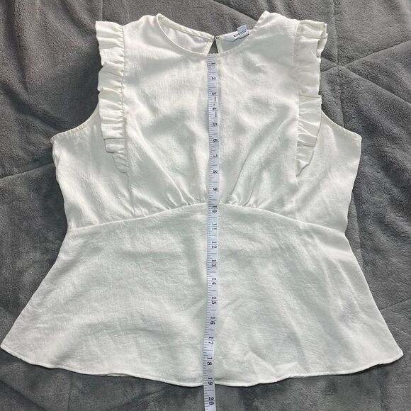 Express flutter/ruffle sleeve keyhole back business casual ivory top size medium - Picture 6 of 6